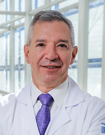 Es la foto de perfil de un médico oncólogo especialista en medicina interna y hematología en Huixquilucan de Hospital Angeles Lomas. 