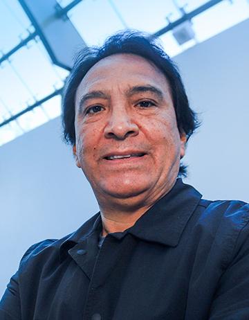 Es la foto de perfil de un anestesiólogo en Huixquilucan de Hospital Angeles Lomas. Usa una camisa negra, es de tez morena y tiene cabello oscuro.