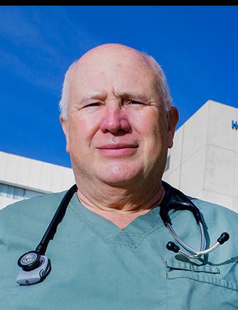 Es la foto de perfil de un cardiologo especialista en electrofisiología en Huixquilucan de Hospital Angeles Lomas. Usa un uniforme médico y es canoso. 