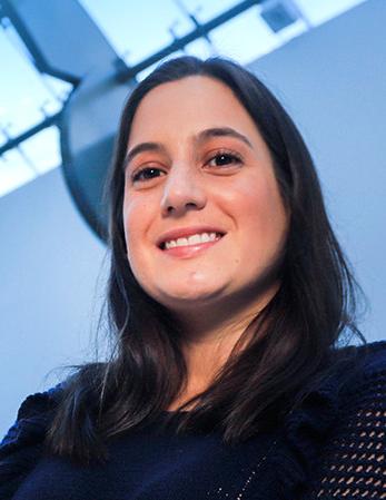 Es la foto de perfil de una pediatra especialista en nutrición en Huixquilucan de Hospital Angeles Lomas. Usa un suéter negro, tiene el cabello mediano y oscuro. 