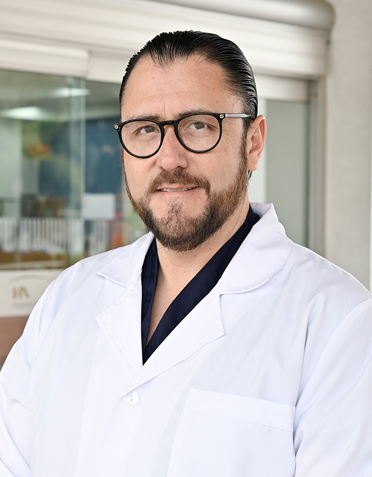 Es la foto de perfil de un neurocirujano en Tijuana de Hospital Angeles Tijuana.