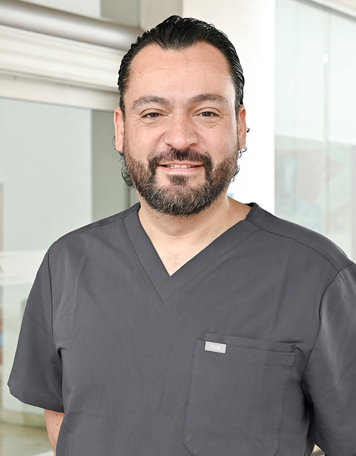 Es la foto de perfil de un otorrinolaringólogo en Tijuana de Hospital Angeles Tijuana.