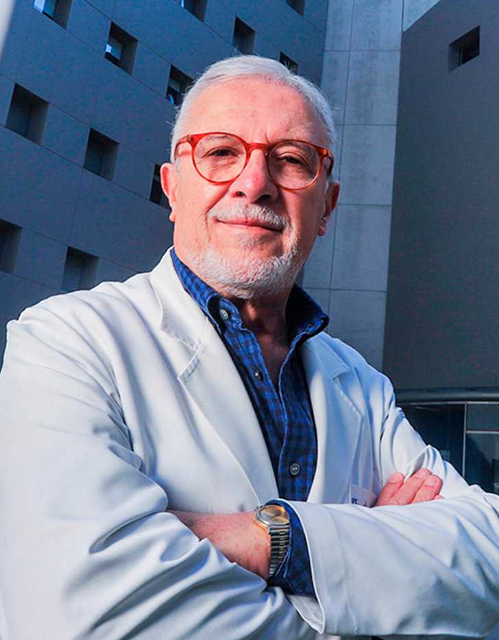 Es la foto de perfil de un coloproctólogo en Huixquilucan de Hospital Angeles Lomas.