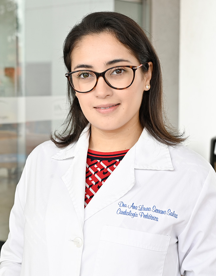 Es la foto de perfil de un cardiólogo pediátrico en Tijuana de Hospital Angeles Tijuana. Usa una bata blanca con un estetoscopio.