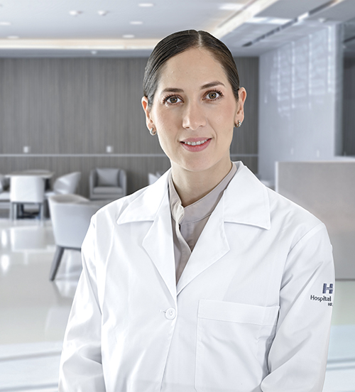 Es la foto de perfil de una alergóloga pediátrica en San Pedro Garza de Hospital Angeles Valle Oriente. Usa un uniforme médico negro. Tiene el cabello largo y café.