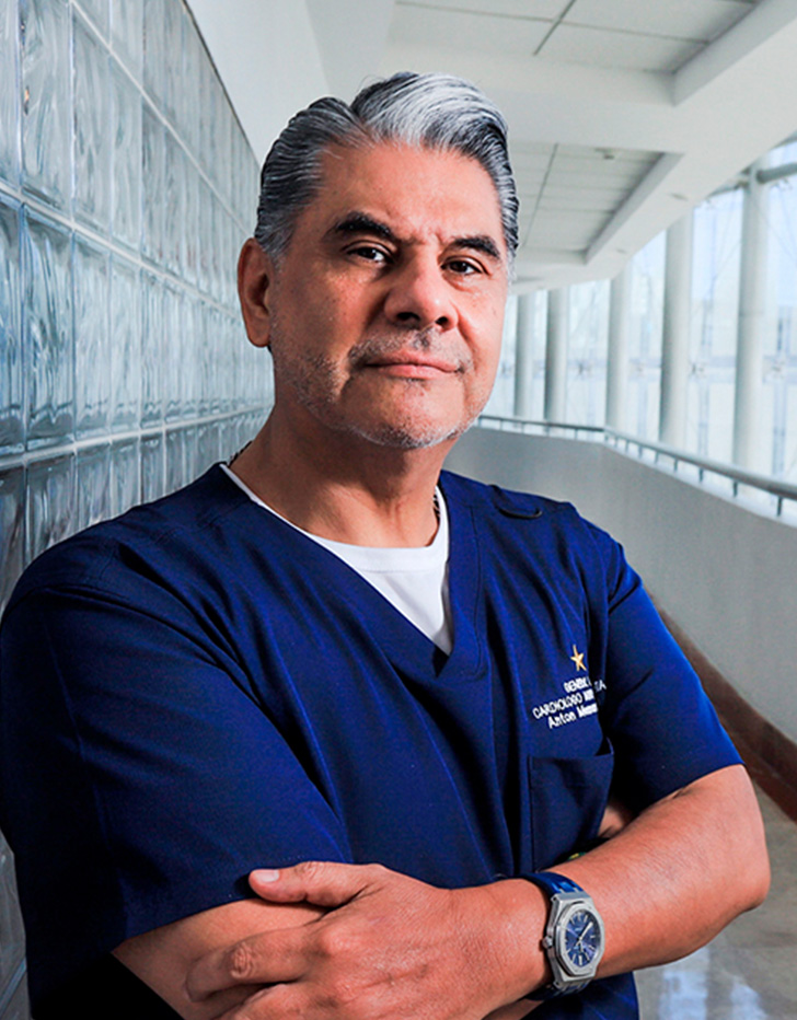 Es la foto de perfil de un médico internista especializado en cardiología intervencionista en Huixquilucan. 