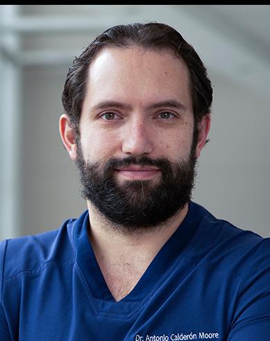 Es la foto de perfil de un pediatra y neonatólogo en Huixquilucan. Tiene la barba y el cabello negro. 