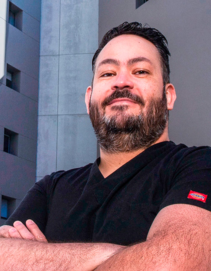 Es la foto de perfil de un cirujano general en Huixquilucan de Hospital Angeles Lomas.