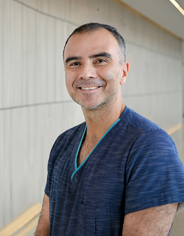 Es la foto de perfil de un urólogo en Puebla de Hospital Angeles Puebla.