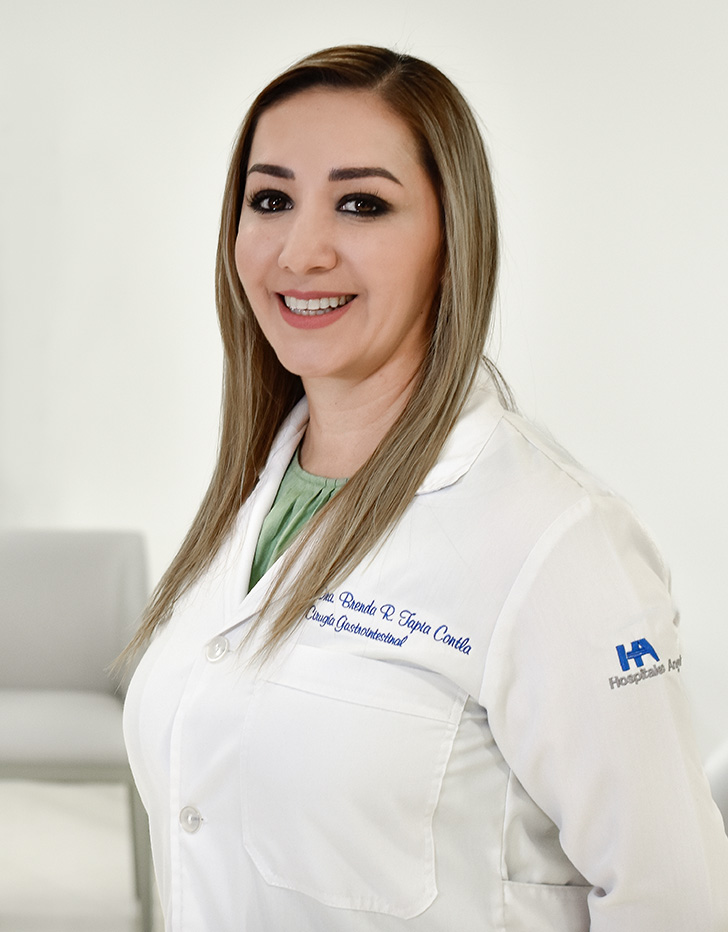Es la foto de perfil de cirujana especialista en gastrocirugía en Ciudad de México de Hospital Angeles Clínica Londres. La doctora tiene el cabello castaño claro, lacio y suelto. Está sonriendo y viste un uniforme médico de color azul marino. 