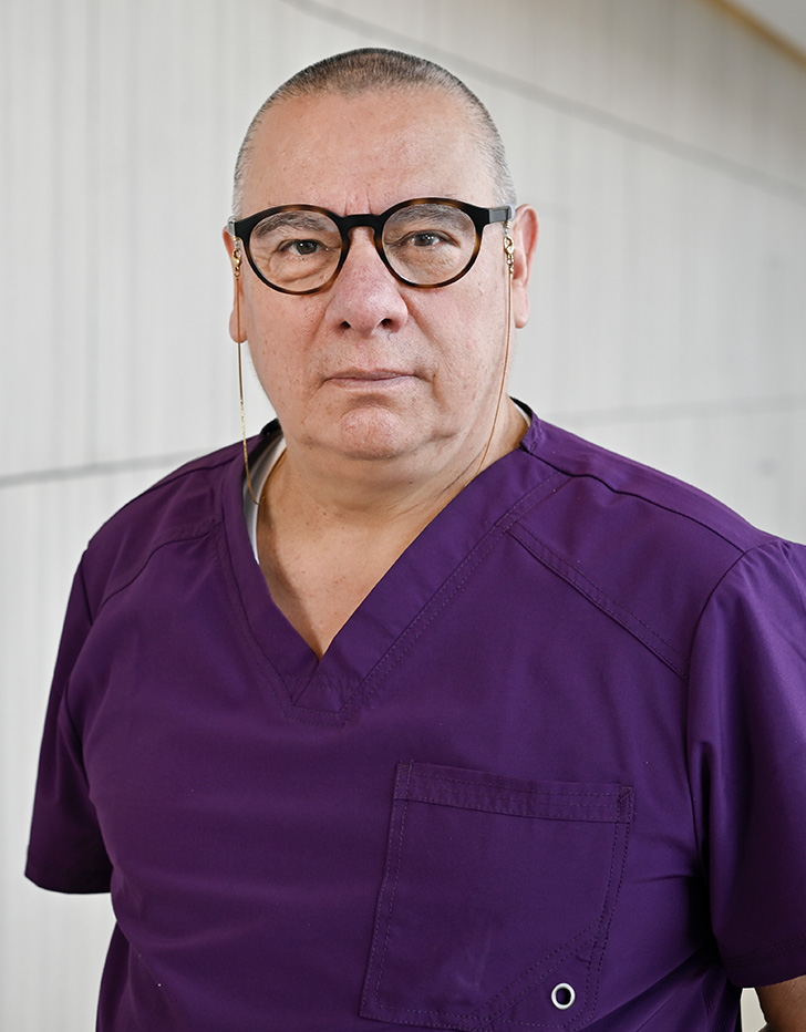 Es la foto de perfil de un ginecólogo y obstetra en Puebla de Hospital Angeles Puebla.