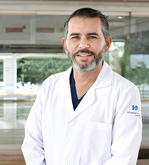 Es la foto de perfil de un médico internista en Culiacán de Hospital Angeles Culiacán.