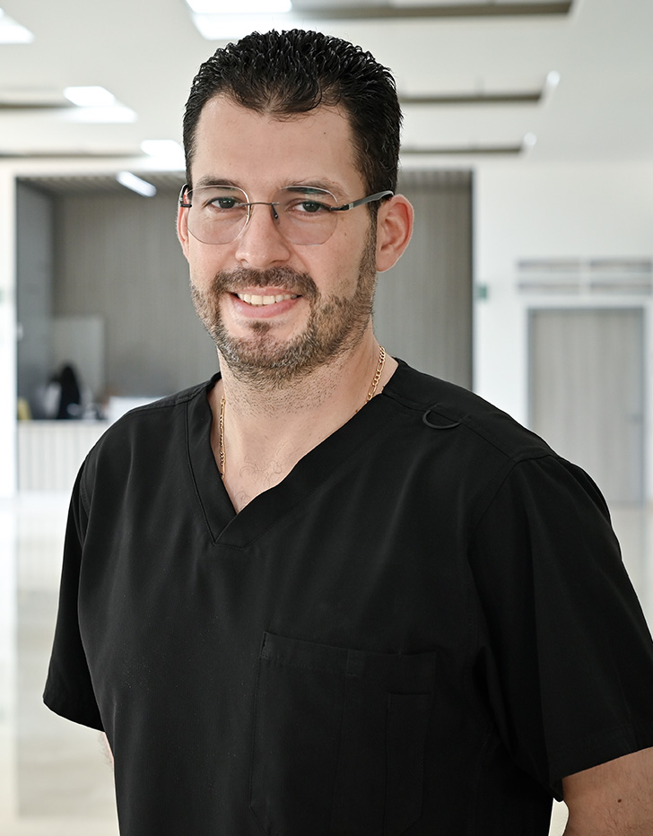 Es la foto de perfil de un coloproctólogo y cirujano general en Tampico de Hospital Angeles Tampico.