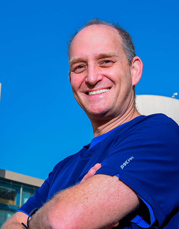 Es la foto de perfil de un pediatra en Huixquilucan de Hospital Angeles Lomas.