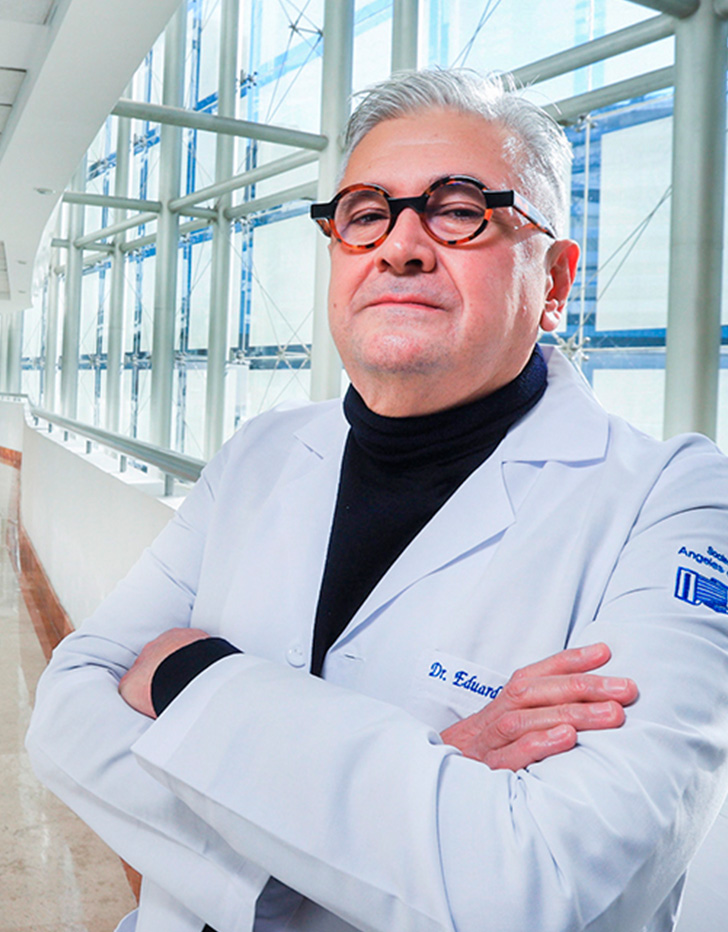 Es la foto de perfil de un gastroenterólogo y endoscopista en Huixquilucan de Hospital Angeles Lomas. 