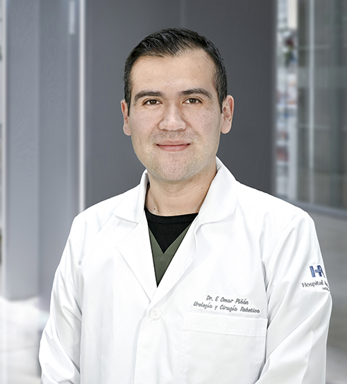 Es la foto de perfil de un urólogo en Querétaro de Hospital Angeles Centro Sur. Usa un traje negro, una camisa blanca y una corbata azul marino con lineas rojas y blancas.