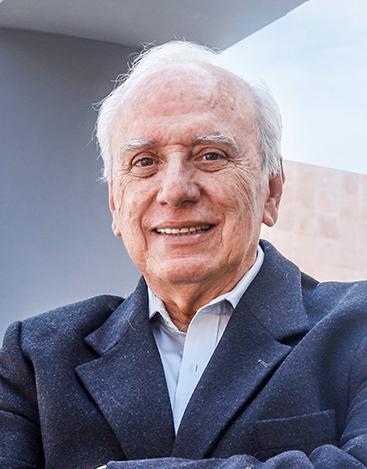 Es la foto de perfil de un cirujano general en Guadalajara de Hospital Angeles Del Carmen. Utiliza un saco oscuro con una camisa, está sonriendo y tiene el cabello canoso.