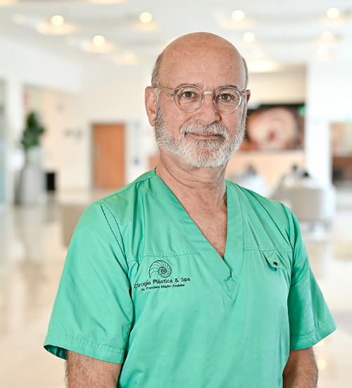 Es la foto de perfil de un cirujano plástico en Xalapa de Hospital Angeles Xalapa.