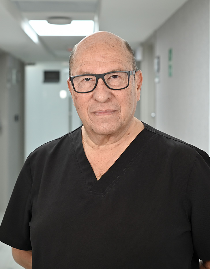 Es la foto de perfil de un ginecólogo y obstetra en Ciudad de México de Hospital Angeles Santa Mónica.