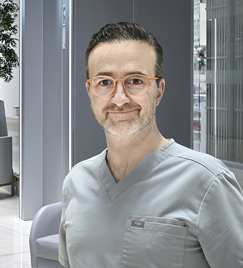 Es la foto de perfil de un cirujano plástico en Huixquilucan de Hospital Angeles Lomas.