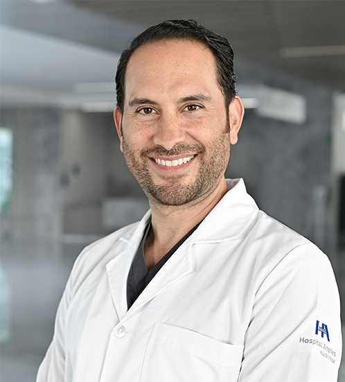 Es la foto de perfil de un cirujano plástico en Querétaro de Hospital Angeles Centro Sur.