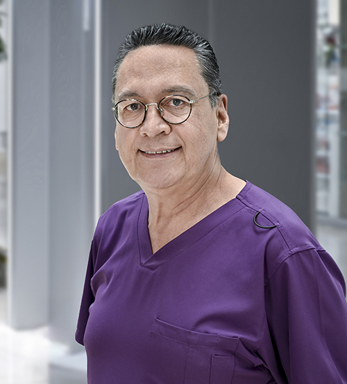 Es la foto de perfil de un ginecólogo y obstetra en Huixquilucan de Hospital Angeles Lomas.