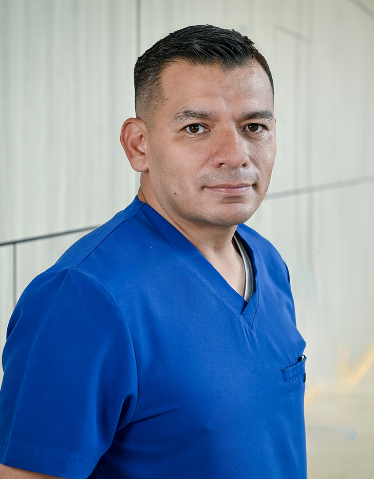 Es la foto de perfil de un ginecólogo, obstetra y especialista en biología de la reproducción en Puebla de Hospital Angeles Puebla.