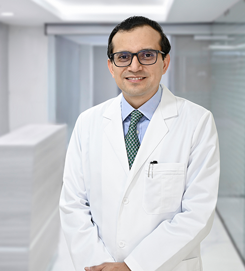 Es la foto de perfil de un cirujano general y coloproctólogo en Ciudad de México de Hospital Angeles Roma.