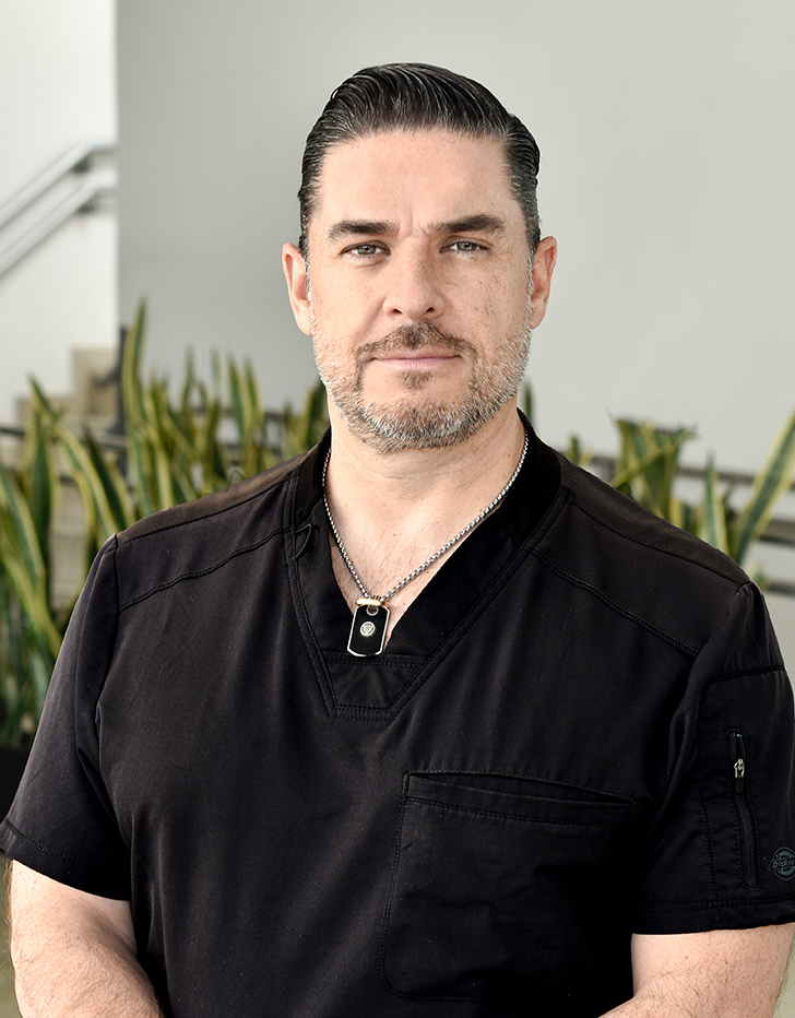 Es la foto de perfil de un angiólogo y cirujano vascular en Querétaro de Hospital Angeles Querétaro.