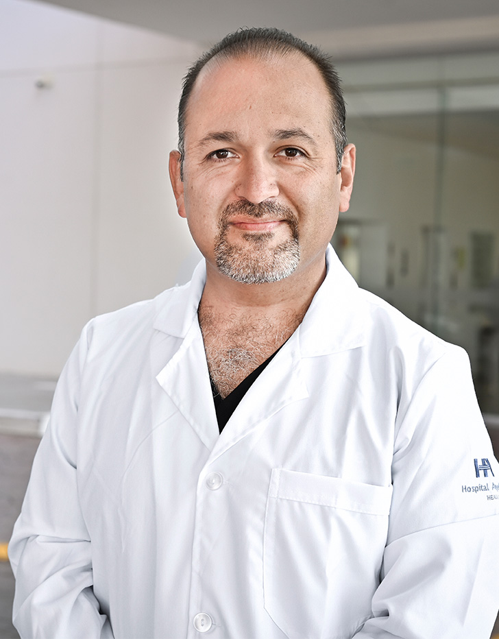 Es la foto de perfil de un ginecólogo y obstetra en León de Hospital Angeles León.