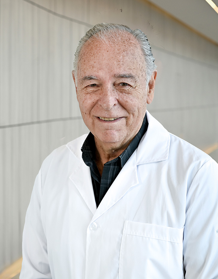 Es la foto de perfil de un pediatra en Puebla de Hospital Angeles.