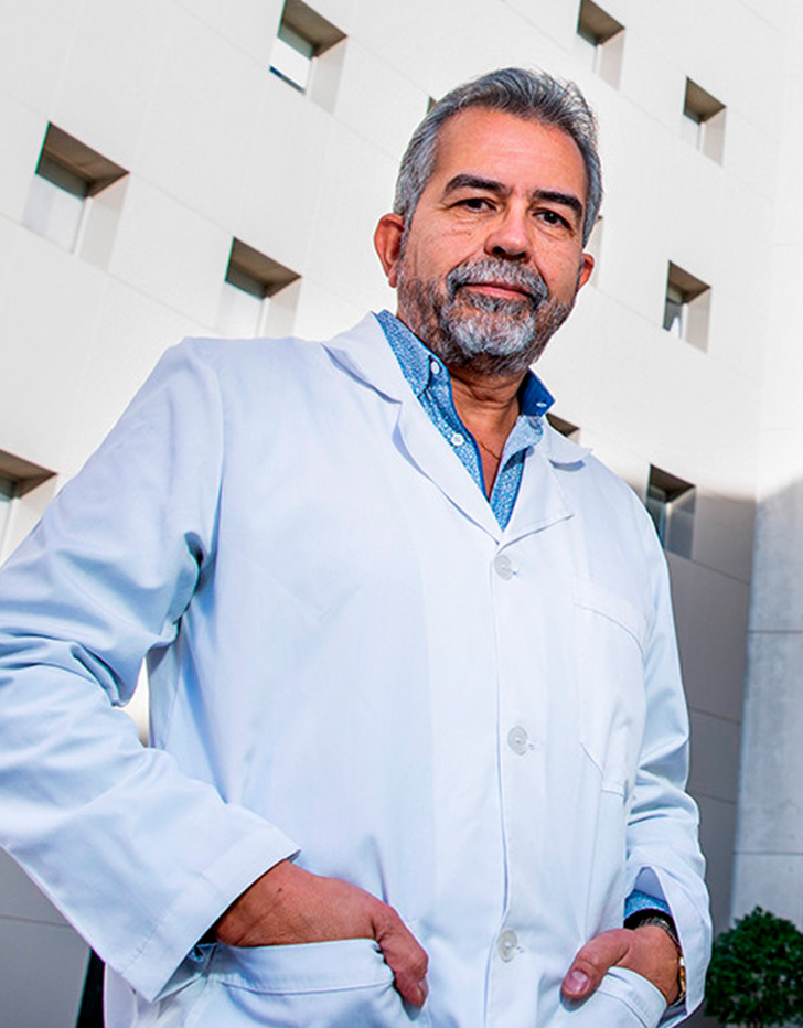 Es la foto de perfil de un cardiólogo especialista en electrofisiologia en Huixquilucan de Hospital Angeles Lomas. 