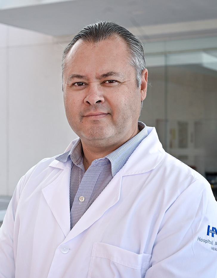 Es la foto de perfil de un pediatra especialista en neumología pediátrica en León de Hospital Angeles León. 