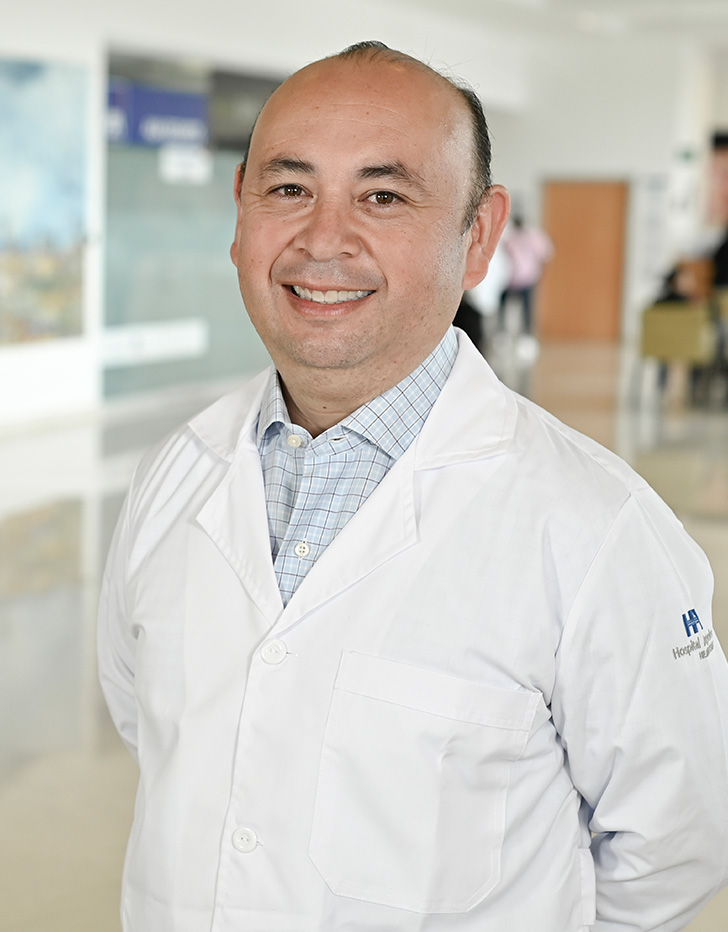 Es la foto de perfil de un pediatra en Xalapa de Hospital Angeles.