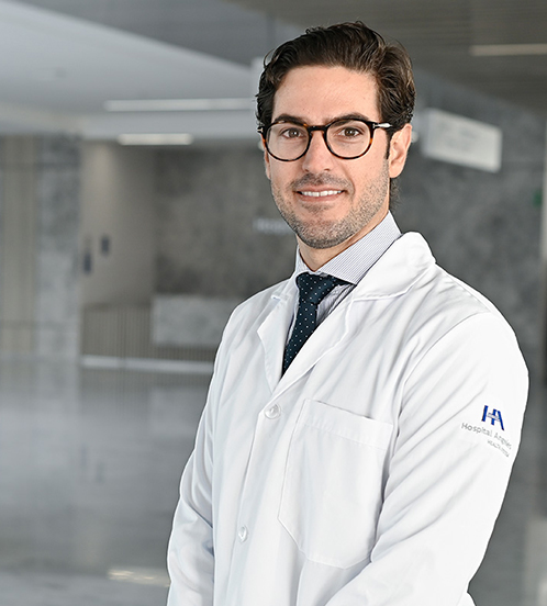 Es la foto de perfil de un cirujano plástico en Querétaro de Hospital Angeles Centro Sur.