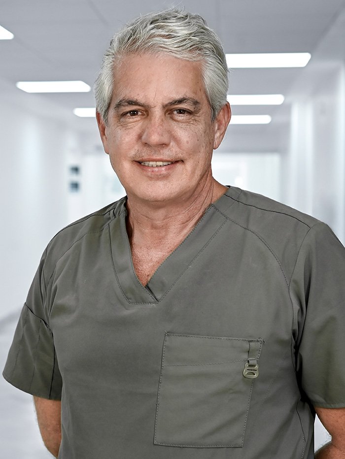 Es la foto de perfil de un cirujano neurológico en Guadalajara de Hospital Angeles Del Carmen.