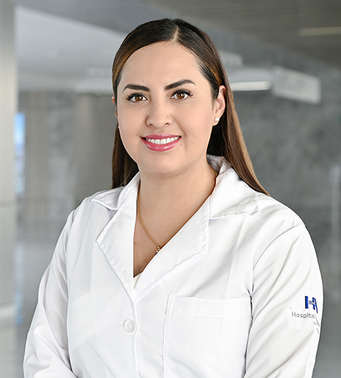 Es la foto de perfil de una anestesióloga en Querétaro de Hospital Angeles Centro Sur. La doctora tiene una bata blanca una playera negra y un cuello blanco.