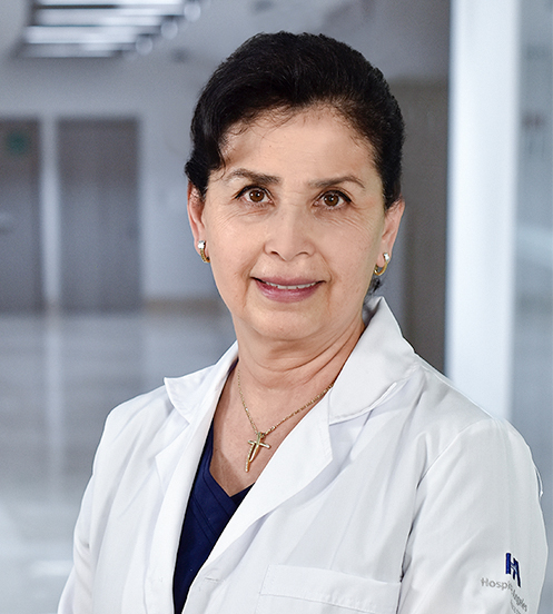 Es la foto de perfil de una neuróloga en Huixquilucan de Hospital Angeles Lomas. Usa una bata blanca, blusa negra y cabello recogido.