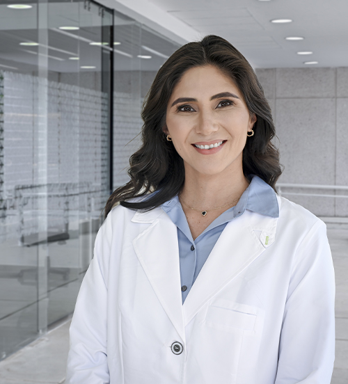 Es la foto de perfil de una cirujana plástica en Villahermosa de Hospital Angeles.