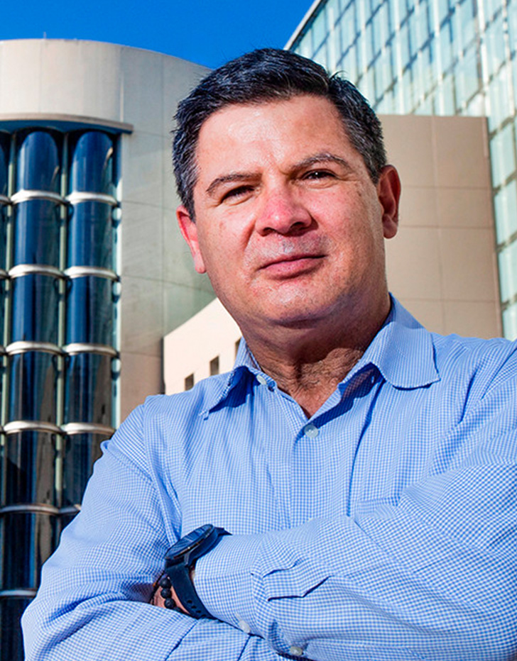 Es la foto de perfil de un cirujano oncólogo en Huixquilucan de Hospital Angeles Lomas.