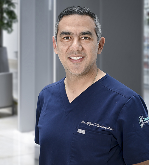 Es la foto de perfil de un cirujano cardiotorácico en Huixquilucan de Hospital Angeles Lomas.