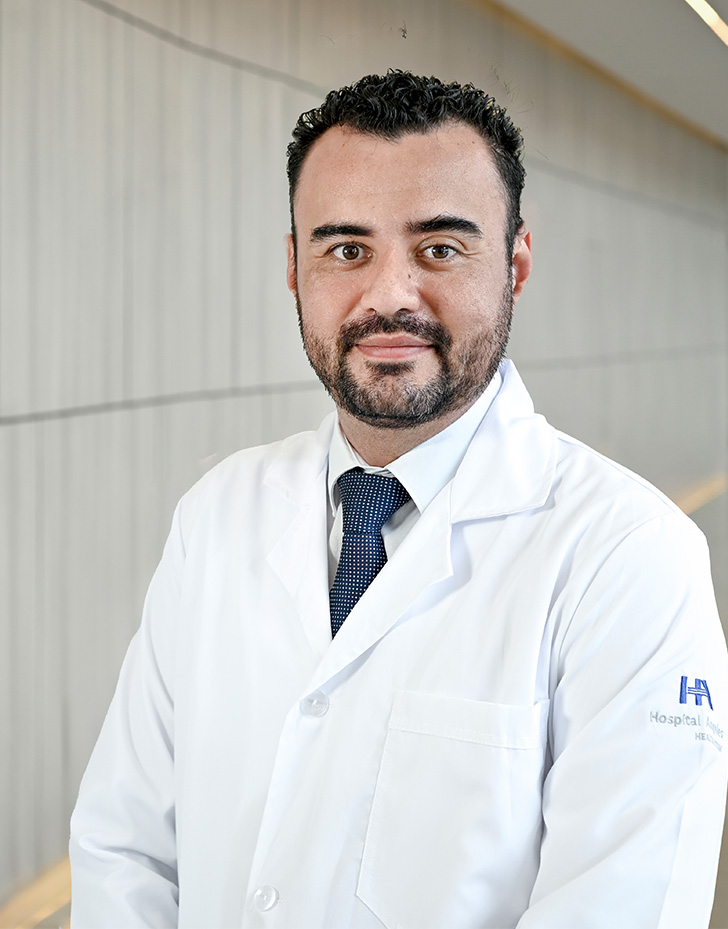 Es la foto de perfil de un ginecólogo en Puebla de Hospital Angeles.