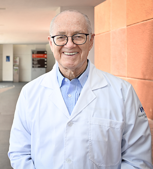 Es la foto de perfil de un cirujano neurológico en León de Hospital Angeles León.