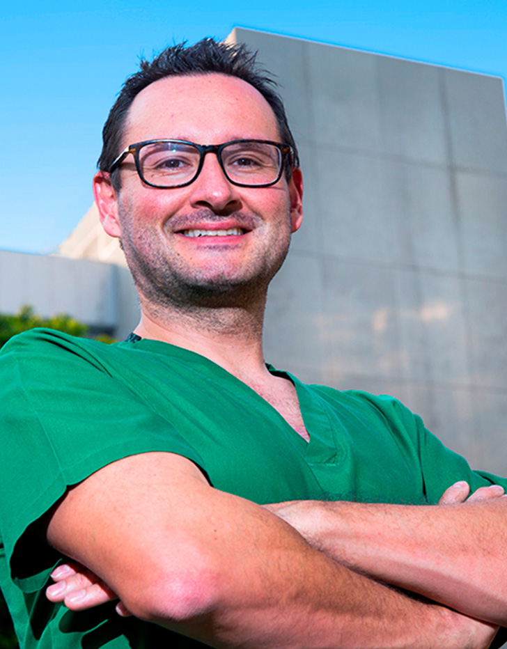 Es la foto de perfil de un ginecólogo y obstetra en Huixquilucan de Hospital Angeles Lomas.