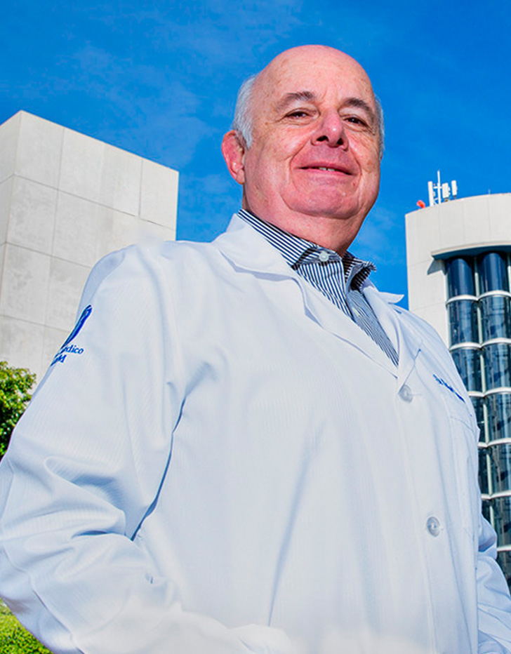 Es la foto de perfil de un cardiólogo y cardiólogo intervencionista en Huixquilucan de Hospital Angeles Lomas.