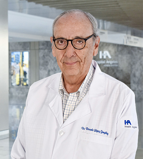 Es la foto de perfil de un pediatra en Querétaro de Hospital Angeles Centro Sur. Usa una camisa blanca con rayas negras y corbata roja, tiene lentes.