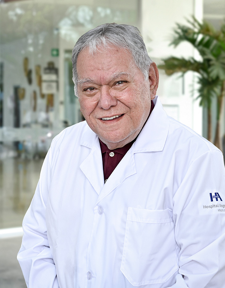 Es la foto de perfil de un ginecólogo y obstetra en Ciudad de México de Hospital Angeles. Es la imagen del doctor sosteniendo un estetoscopio.