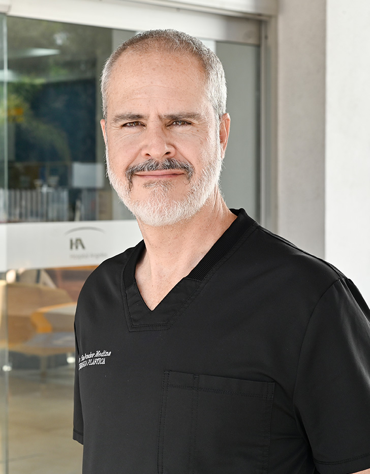 Es la foto de perfil de un cirujano plástico en Tijuana de Hospital Angeles Tijuana.