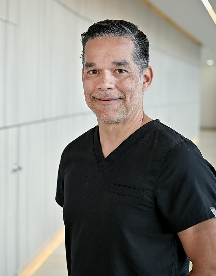 Es la foto de perfil de un neonatólogo en Puebla de Hospital Angeles Puebla.